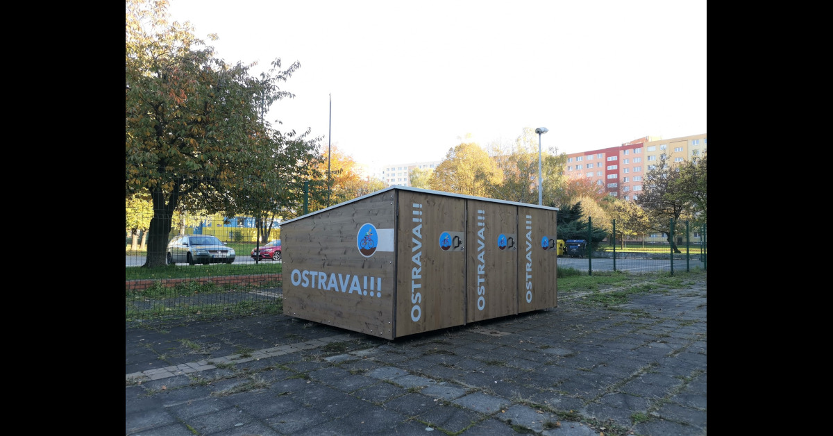 Dalších pět základních škol v Ostravě má nové cykloboxy
