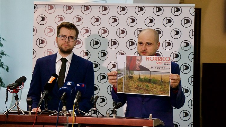 Piráti předložili přehled nelegálních billboardů na dálnici D1 a vyzývají ministra Ťoka k podání žaloby
