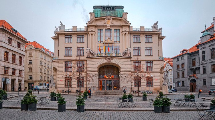 Piráti se odmítli podílet na trestném činu. STAN a SPOLU hlasovaly pro pochybné pokračování Dozimetrového projektu Nové Holešovice