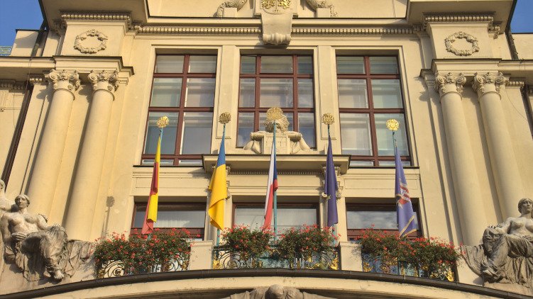 Pražské zastupitelstvo zmocnilo radu, aby se účastnila případných dražeb na nemovitosti prodávané Českou poštou
