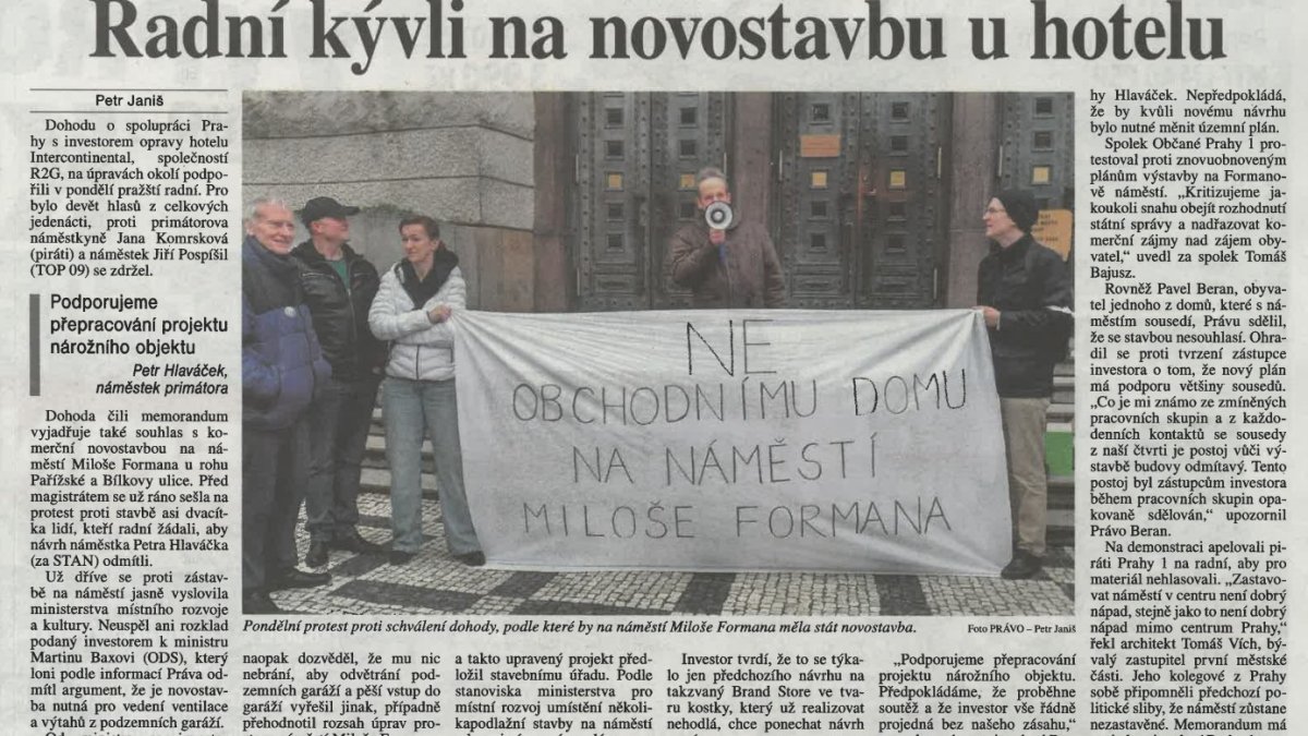 Piráti z Prahy 1 se zúčastnili demonstrace proti zastavění náměstí Miloše Formana obchodním domem