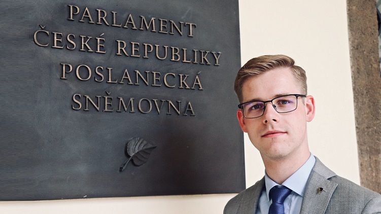 Evropská komise chce prolomit šifrování soukromých konverzací na internetu. Jde o narušení listovního tajemství, namítají Piráti