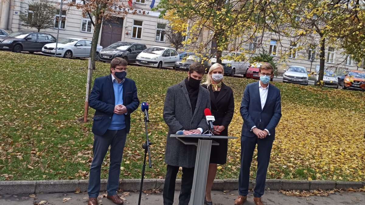 Středočeští Piráti dnes podepsali koaliční smlouvu