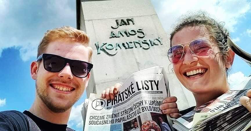Středočeští Piráti rozdávají Pirátské listy