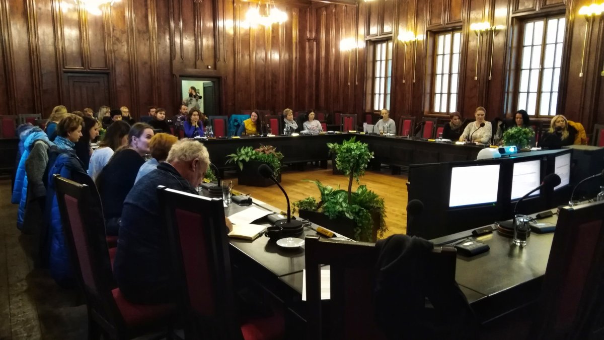 Housing First - Dobrovolníci v Jihlavě sečetli 235 domácností v bytové nouzi, 12 z nich získalo nové bydlení a šanci na nový začátek