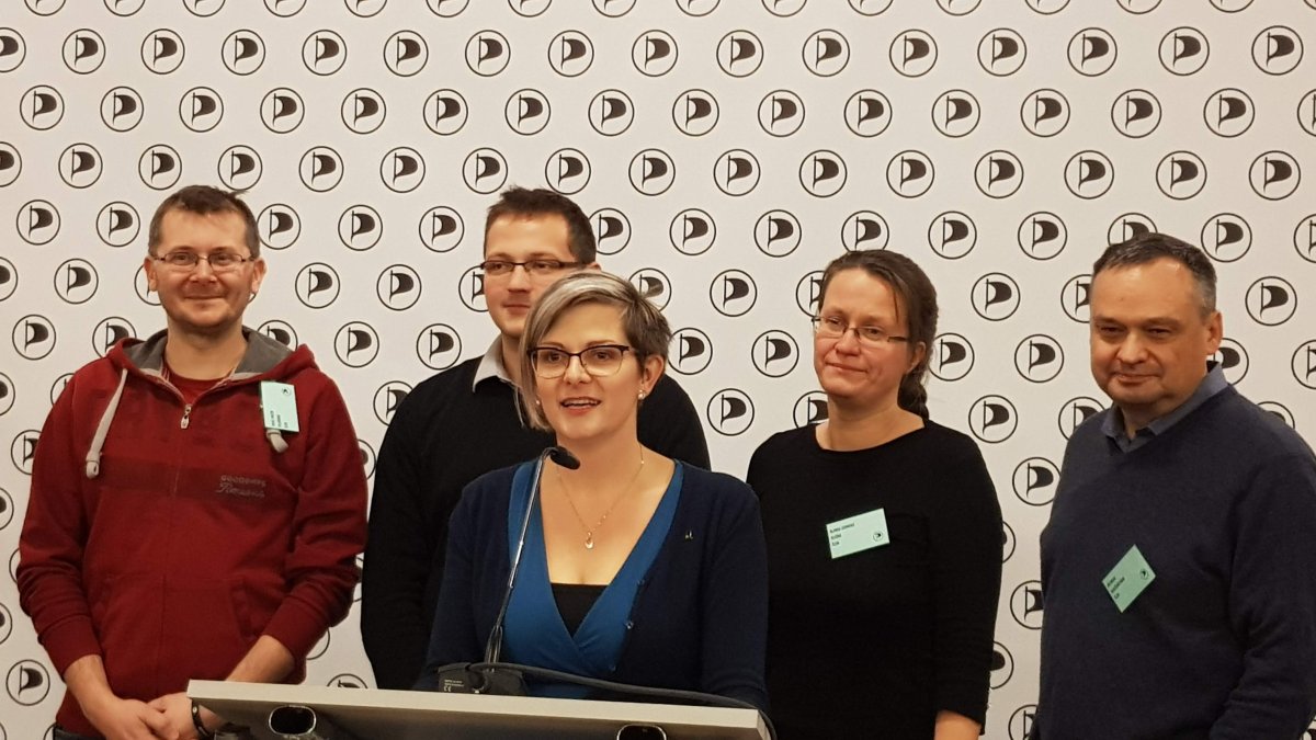 Celostátní pirátské fórum zvolilo o víkendu Ivana Bartoše znovu do funkce předsedy strany. Piráti z Vysočiny představili lídryni.