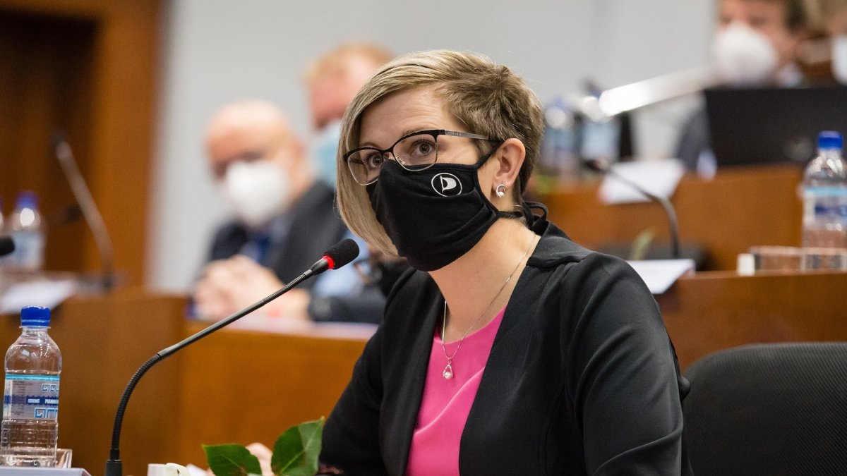 Kraje musí očkovací strategii převzít na svá bedra