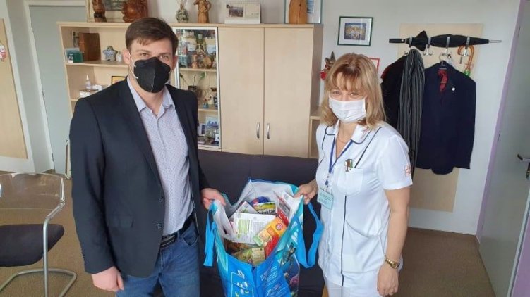Lukáš Kolářík se zapojil jako dobrovolník v boji s koronavirem, pojďte pomáhat také