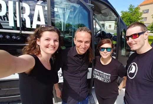 Ivan Bartoš podpořil na jihu pirátskou kampaň k Eurovolbám