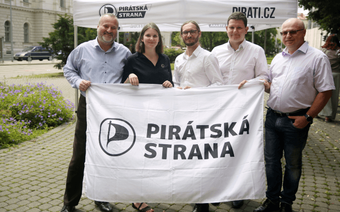 Chceme konec sucha v krajině i politice! Piráti v čele s Dubem zahájili kampaň do krajských voleb