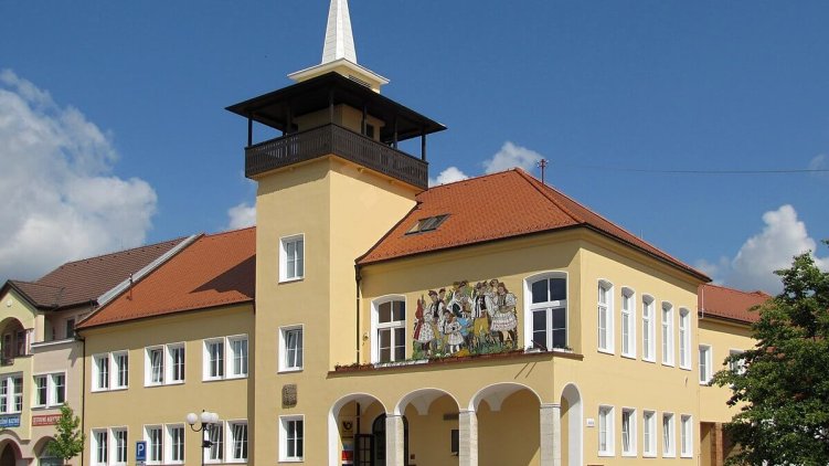 Kraje škrtají, ve Vracově si zastupitelé zvyšují odměny