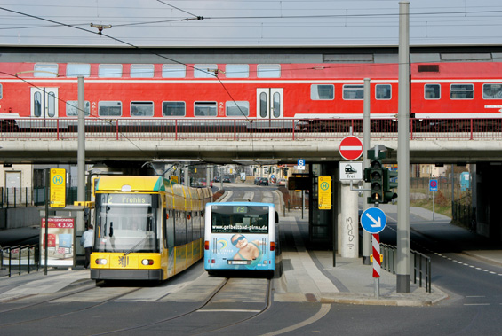 Přestupní zastávka pro tramvaj, bus a vlaky