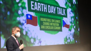 Earth Day Talk: Představitelé Tchaj-wanu, odborných institucí a Prahy se sešli u kulatého stolu k tématu překonávání klimatických výzev