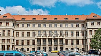 Městská knihovna v Praze a Pražský inovační institut spustí vzdělávací kurzy pro středoškoláky. S pedagogy budou mít zdarma přístup k informacím