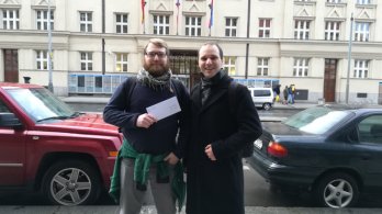 Chceme transparentnost na radnici Prahy 6. Piráti předali otevřený dopis starostovi