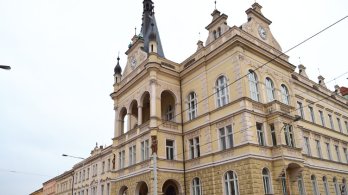 Radou Prahy 4 prošel pirátský návrh na ztransparentnění veřejných zakázek